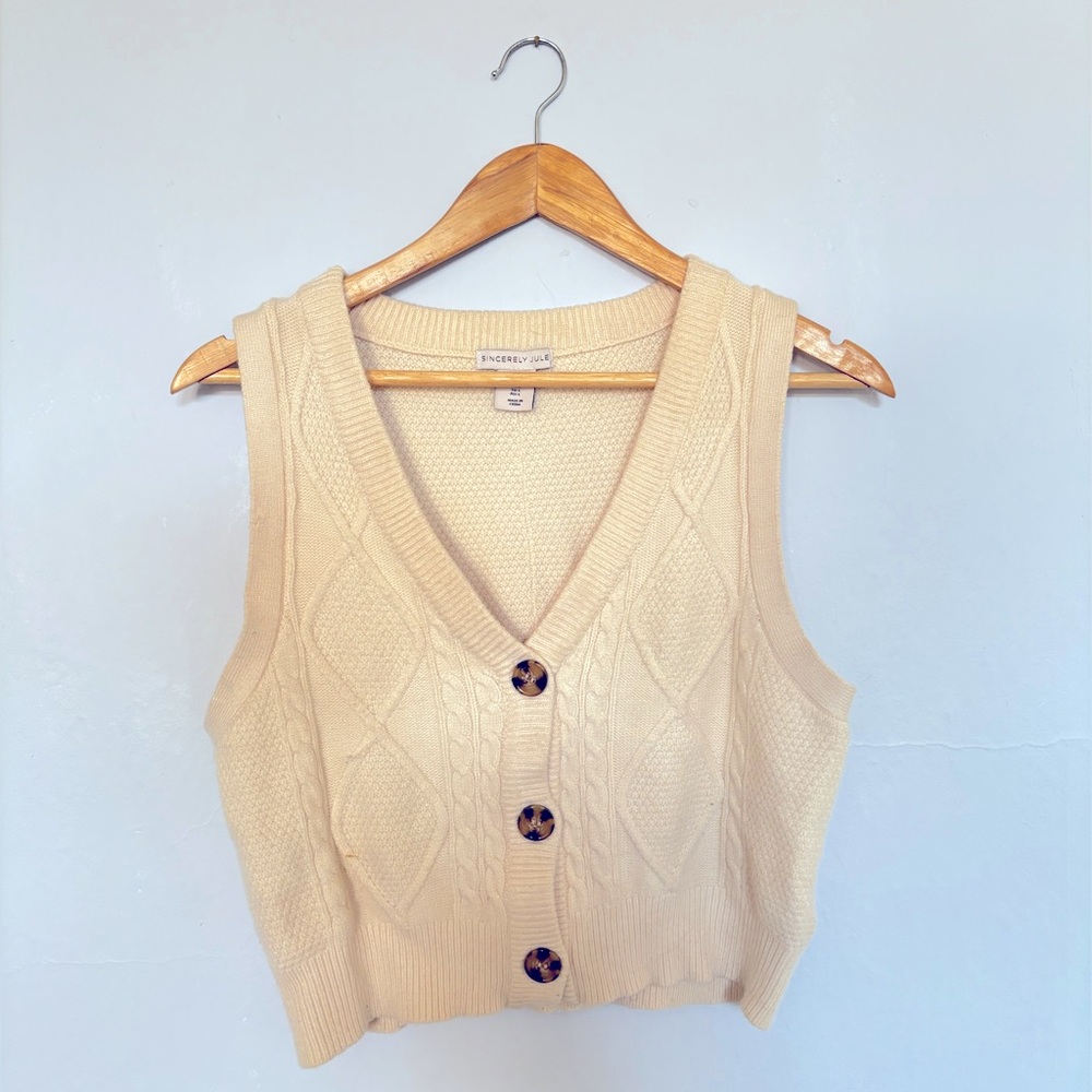 Cream v-neck sweater vest with buttons